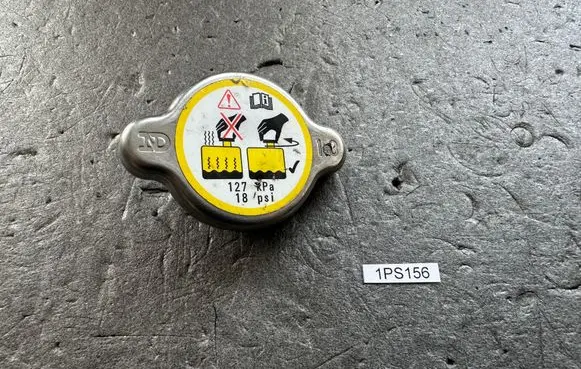 Mitsubishi Pajero Coolant expansion tank/reservoir cap MB221633