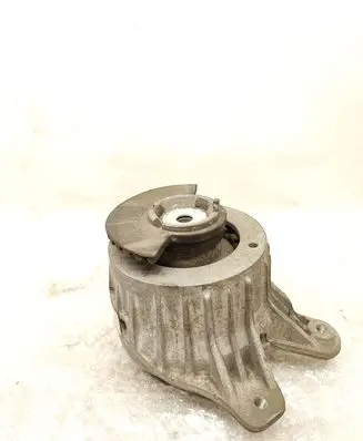 Mercedes-Benz C W205 Engine mount bracket A2052406617