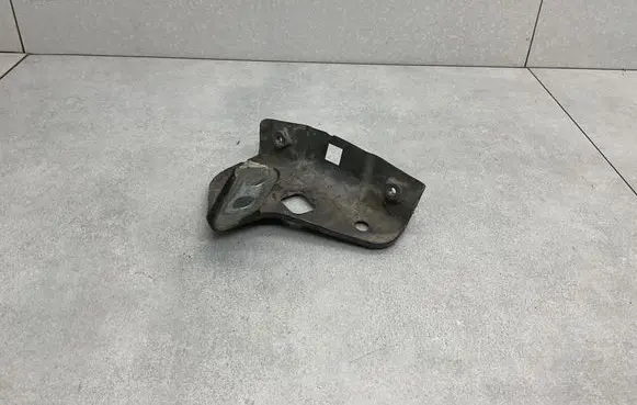 Volkswagen Sharan Fender mounting bracket 7N0821136A