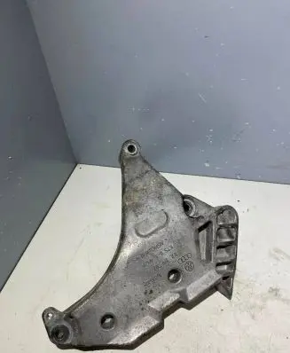 Volkswagen Golf Plus Engine mounting bracket 03L199207 KT563V120