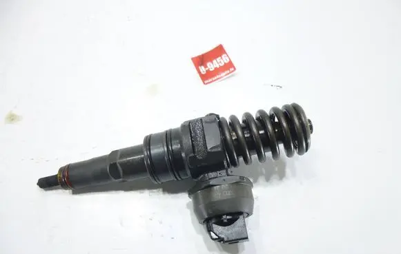 Volkswagen Golf Plus Fuel injector 038130073AG