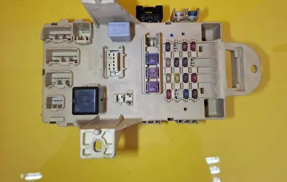 Toyota Yaris Fuse box set 82730-0D020-A