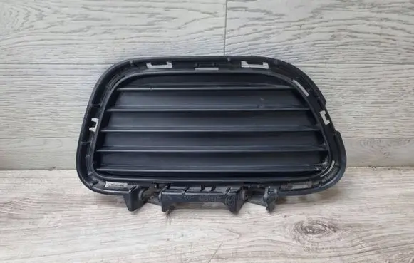 Citroen C5 Aircross Front bumper lower grill 9827000577