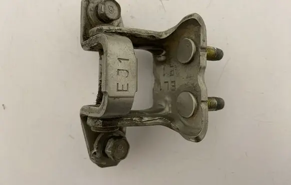 Mitsubishi Grandis Rear door upper hinge