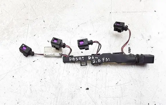 Volkswagen PASSAT B6 Fuel injector wires 06F971824D