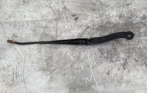 Cadillac CTS Front wiper blade arm 24013673