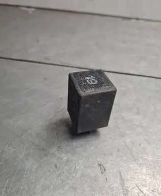 Volkswagen PASSAT B5 Other relay 321955531A 5WK1636