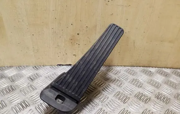 Volvo XC90 Accelerator throttle pedal 32269124