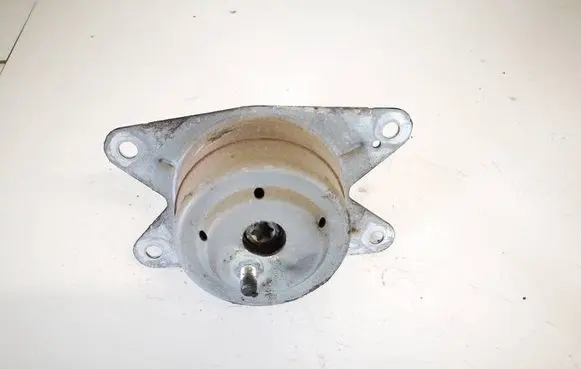 Engine mount bracket
