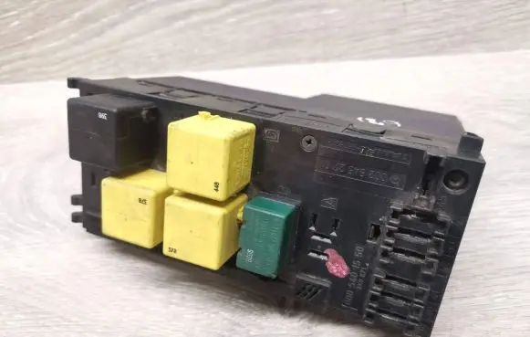 Mercedes-Benz E W210 Fuse module 0025452701 0005401550 0225455332