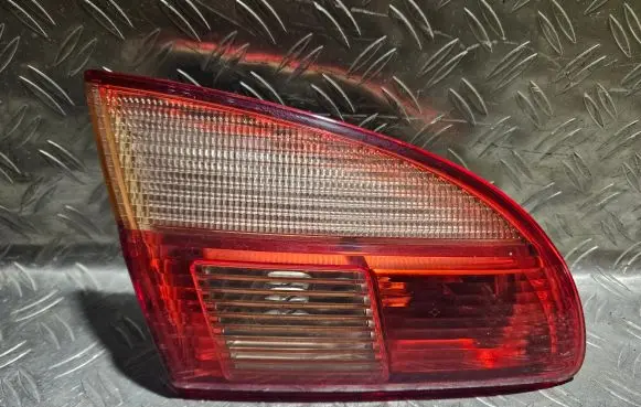 Toyota Avensis T220 Tailgate rear/tail lights 89022026