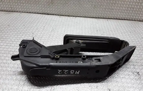 Mercedes-Benz C W203 Accelerator throttle pedal 2033000504