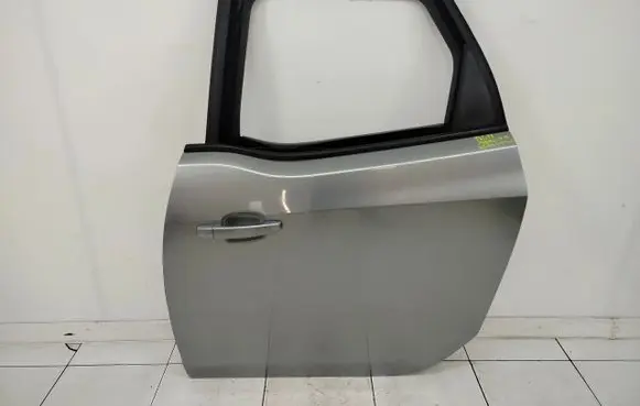 Opel Meriva B Rear door 13L11