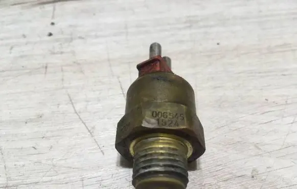 Mercedes-Benz E W124 Coolant temperature sensor 0065451524