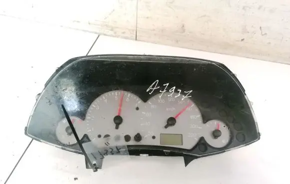 Ford Focus Speedometer (instrument cluster) 98AP10841BC 98AP-10841-BC