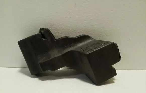 Jeep Cherokee Fender foam support/seal 68103107AA