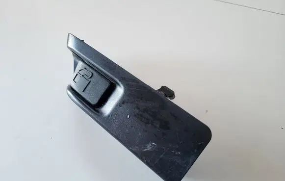 Toyota Verso Fuel tank opening switch 
