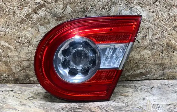 Tailgate rear/tail lights