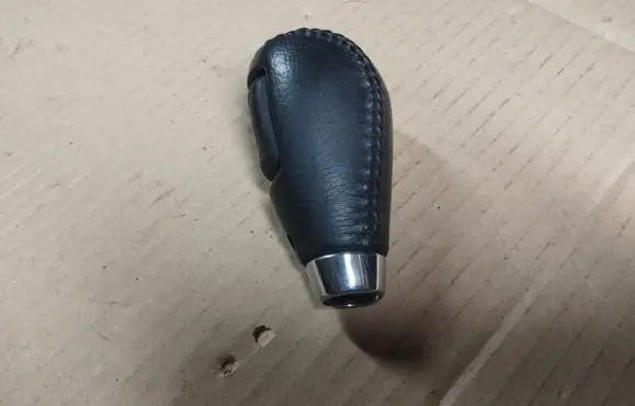 Chrysler Pacifica Gear lever shifter trim leather/knob