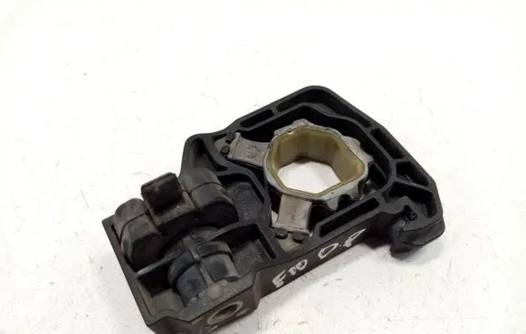 BMW 5 F10 F11 Radiator mount bracket 7575248 17117575248