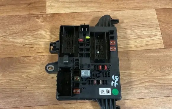 Opel Insignia A Fuse module 13277318 13490035409