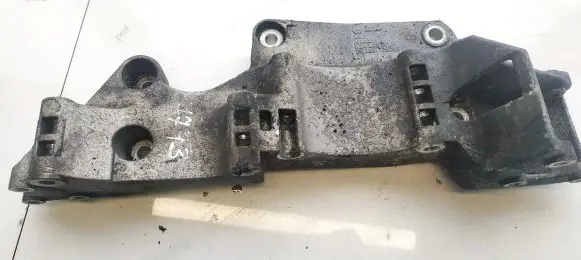 Audi TT Mk1 Engine mounting bracket 06A903141H