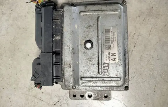 Nissan Note (E12) Engine control unit/module MEC37670 MEC37-670