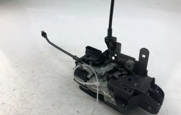 Volvo V40 Coupe door lock (next to the handle) 31440394