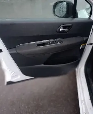 Peugeot 5008 Front door card panel trim