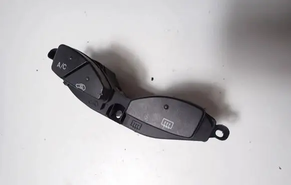 Ford Focus Windscreen/window heater switch D3L0A