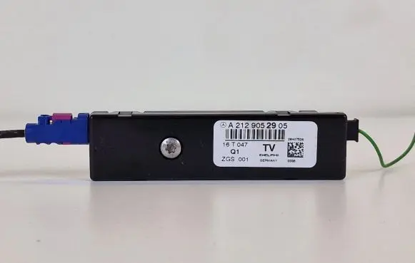 Mercedes-Benz CLS C218 X218 Aerial antenna amplifier A2129052905 16T047 ZGS001