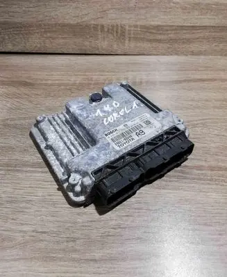 Toyota Corolla E120 E130 Engine control unit/module ECU 8966102A90 0281011733