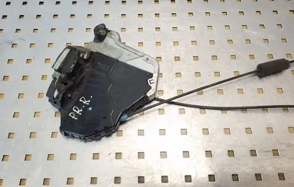 Suzuki Grand Vitara II Front door lock
