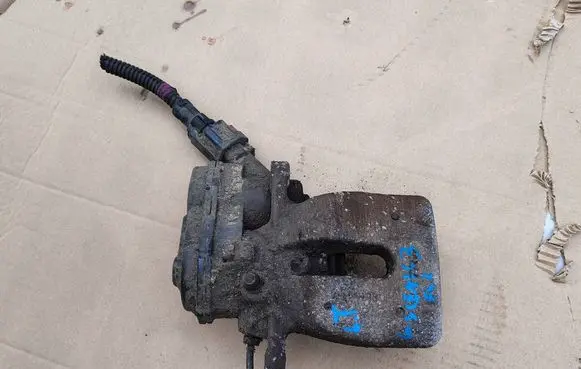 Rear brake caliper
