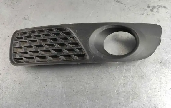 Volvo XC70 Front bumper lower grill 157732007r