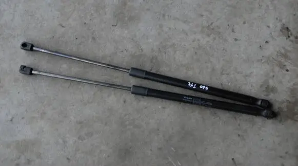 Volvo S60 Tailgate/trunk strut/damper 31333202