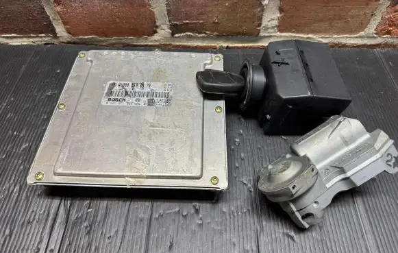 Mercedes-Benz C W203 Engine control unit/module A0001536979 0281011005