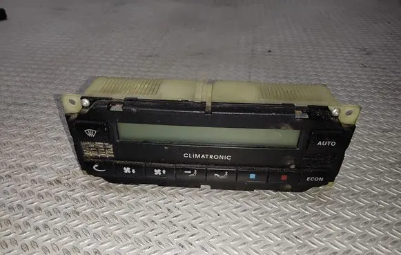 Skoda Octavia Mk1 (1U) Climate control unit 1U1907044