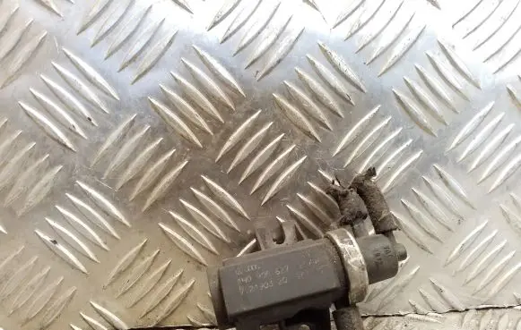 Volkswagen PASSAT B4 Turbo solenoid valve 1H0906627