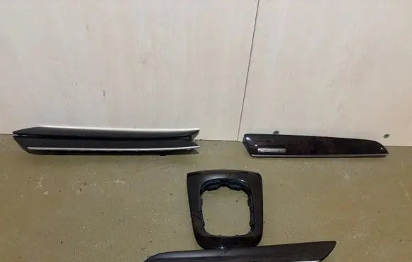 Audi Q3 8U Front door trim bar 8U0864261AC 8U0864261P 8U0867409B