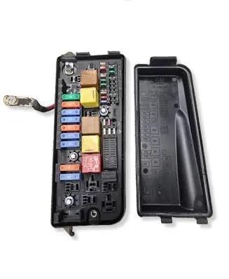Opel Vectra C Fuse module 13144709 00174101 519066021