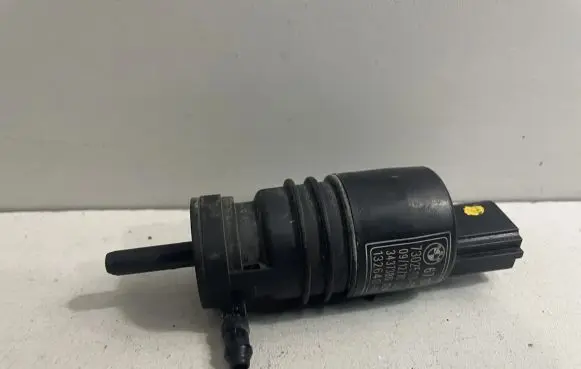BMW M3 e92 Windscreen/windshield washer pump 7302589