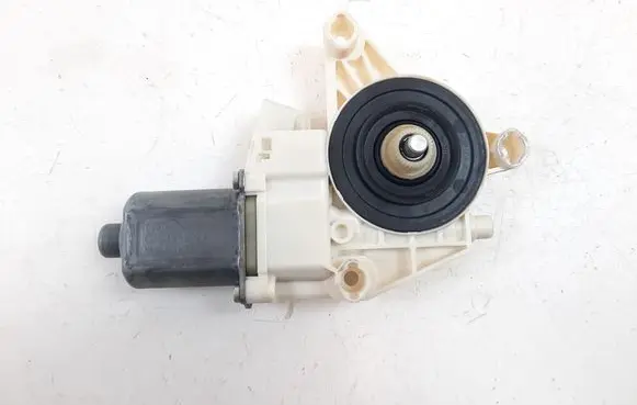 Mercedes-Benz E W212 Front door window regulator motor A2129066802 0130822637