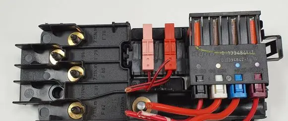 Mercedes-Benz R W251 Fuse box set 2115452601