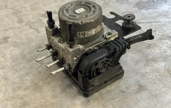 Renault Trafic III (X82) ABS Pump 28515240093