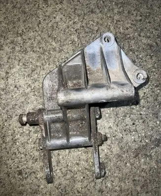 BMW 5 E34 Engine mount bracket 1716025