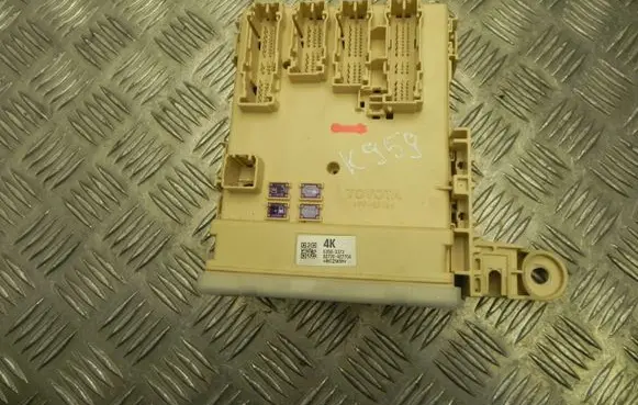 Toyota RAV 4 (XA40) Fuse box set 8273042770A K959