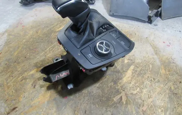 Toyota RAV 4 (XA50) Gear selector 75G746RHD