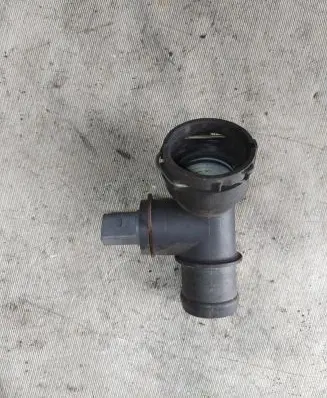 Volkswagen Touran I Engine coolant pipe/hose 1K0122291