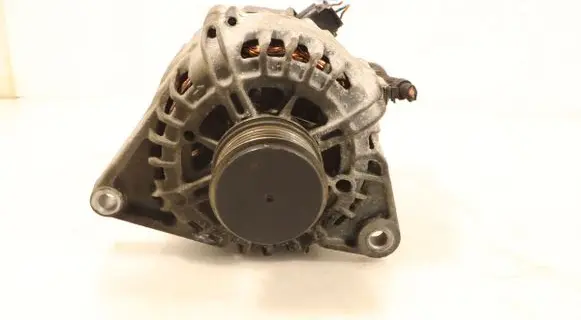 Hyundai i30 Generator/alternator 373002A601